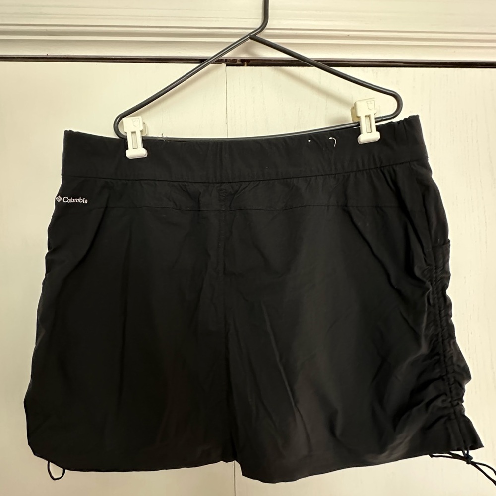 Columbia Black Tie Side Skorts